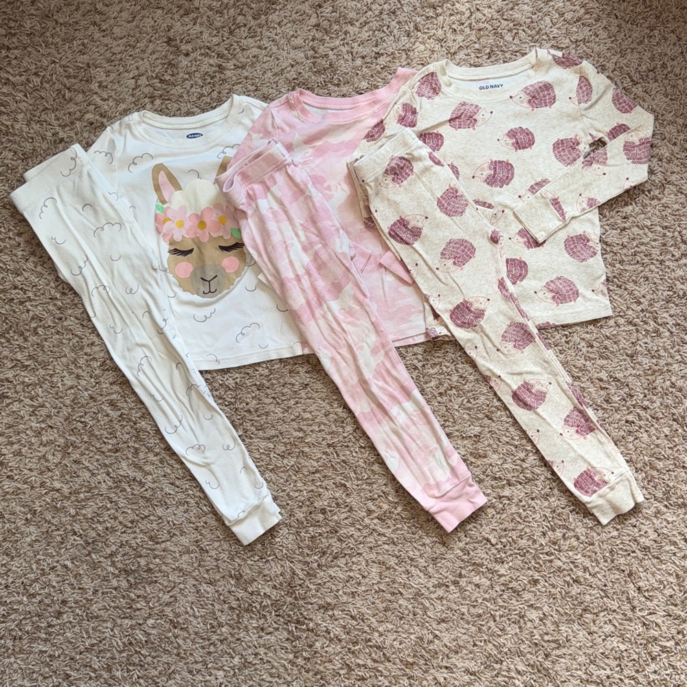 5t girls bundle of 3 Old Navy 2-piece pajama sets. Sheep, unicorn, hedgehogs.
